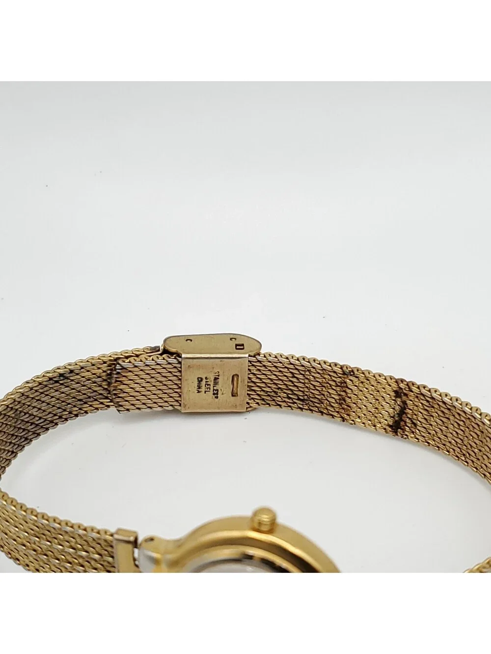 Guess Watch Women 23mm Gold Tone Adjustable Band New Battery